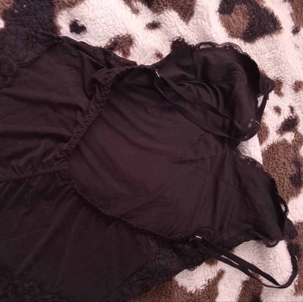 Black Backless Lace Bodysuit - Picture 2 of 4